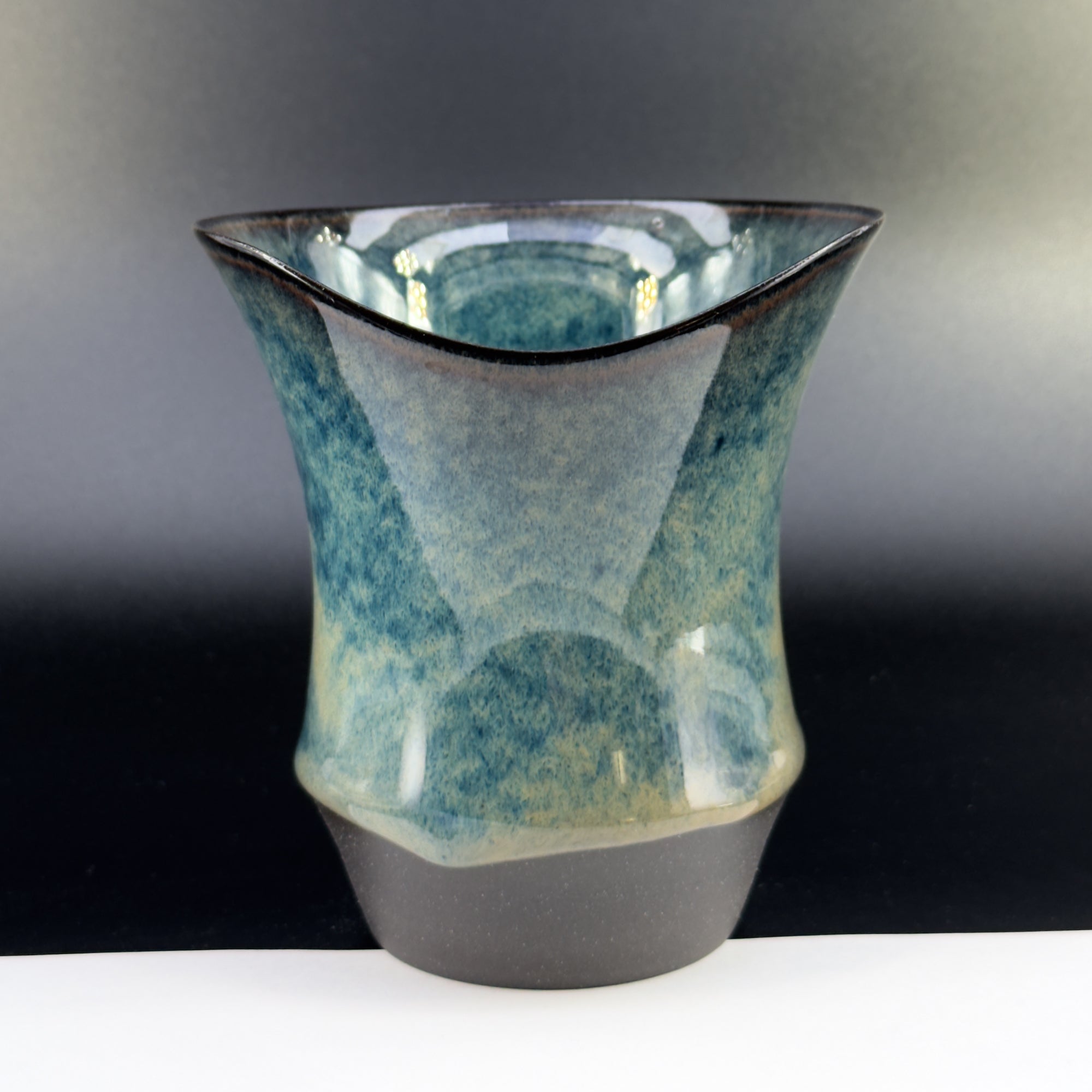 B4001 - Sharing Cup Alpha Size - Drinkable Archive|可飲用留存品