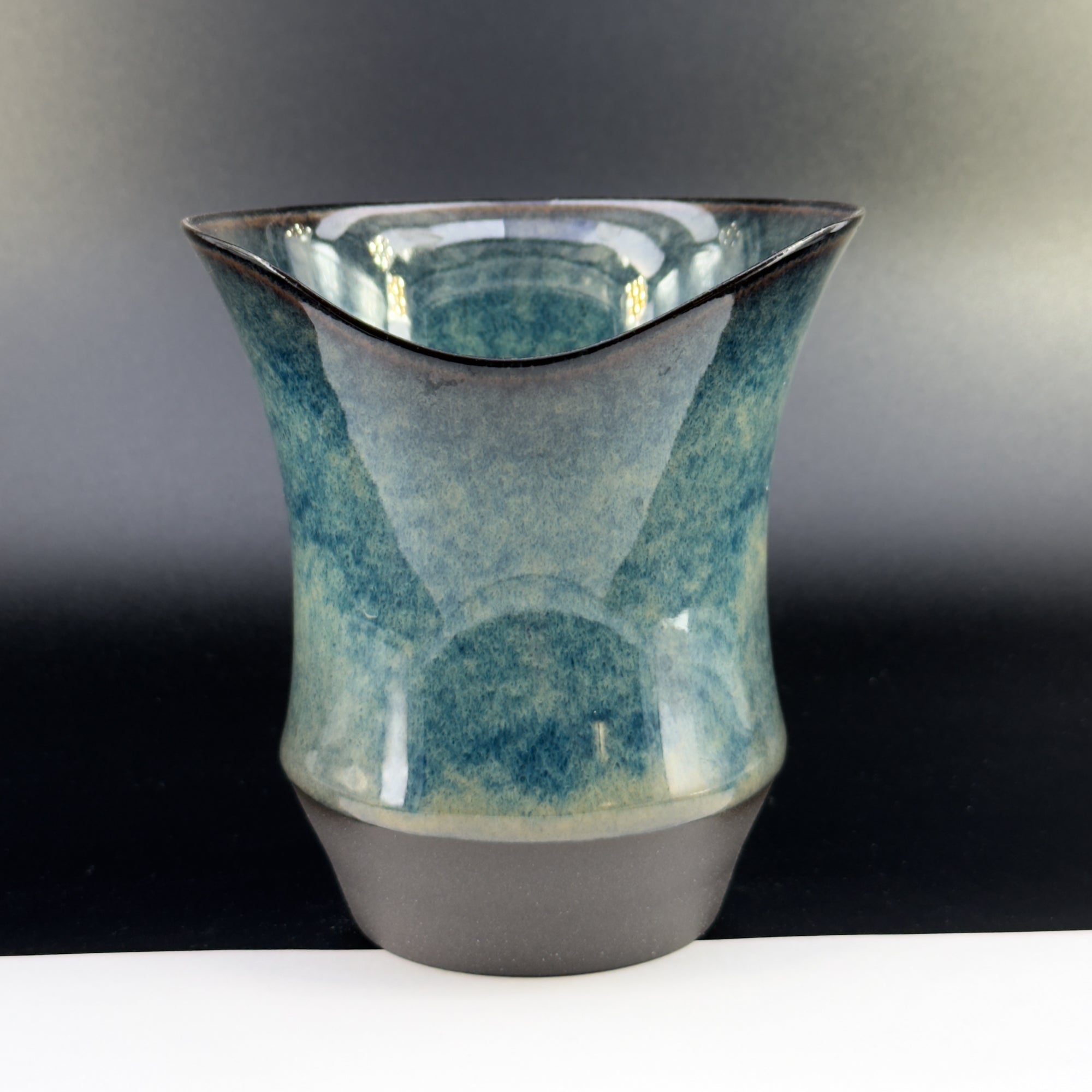 B4002 - Sharing Cup Alpha Size - Drinkable Archive|可飲用留存品