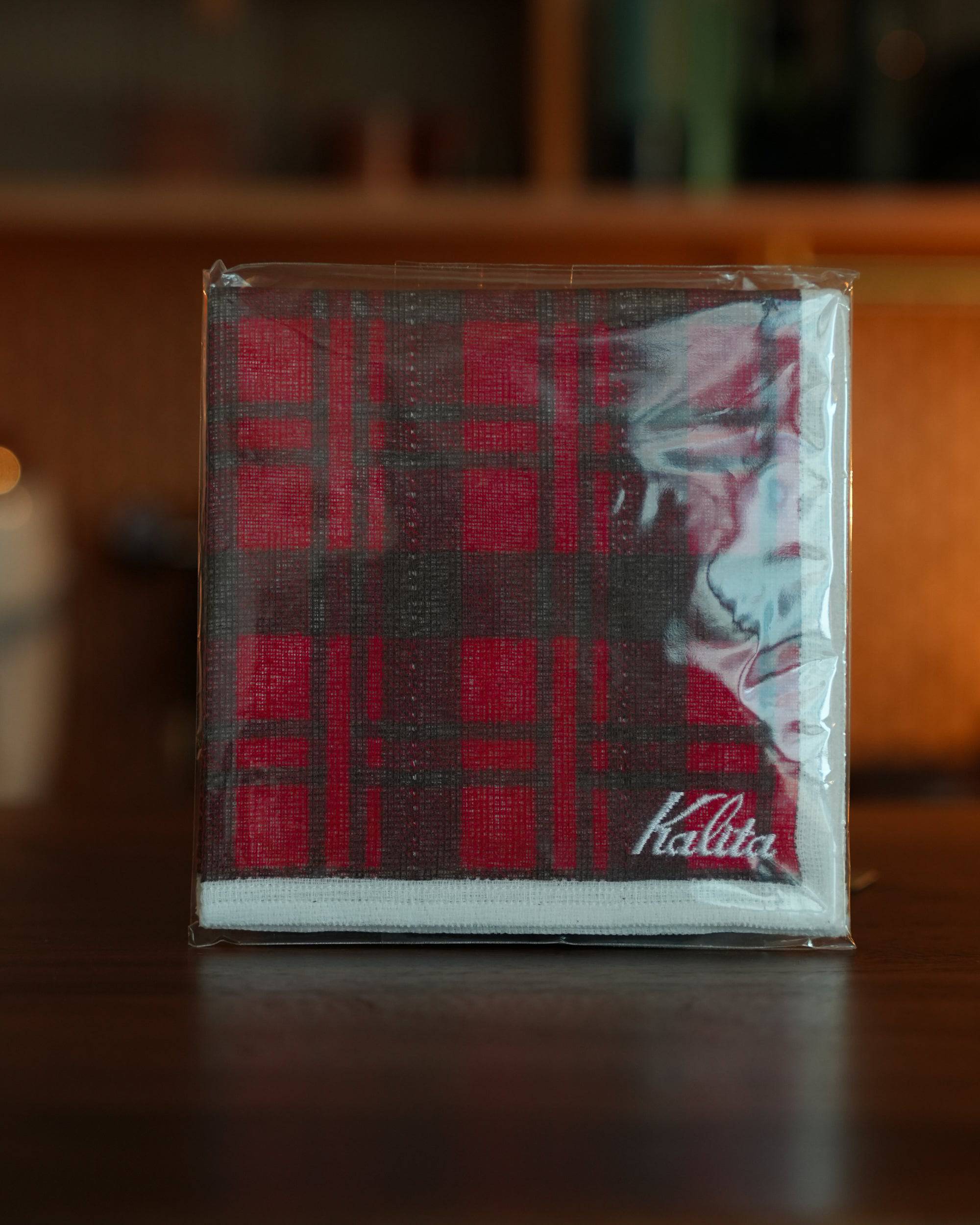 Kalita classic red plaid cloth for pour-over coffee, 30x30cm, 100% cotton, Japanese-made, packaged in transparent plastic, displayed on wooden surface with blurred background