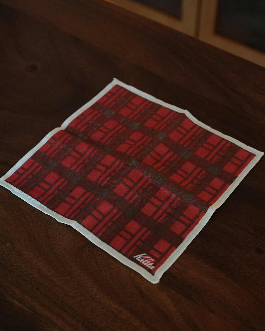 Kalita classic red plaid cloth for pour-over coffee, 30x30cm, 100% cotton, made in Japan, stylish and functional accessory for coffee lovers, displayed on wooden surface