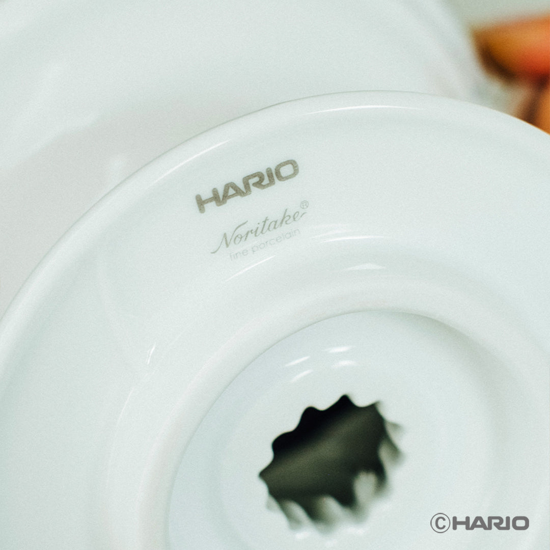 HARIO × Noritake|聯名濾杯底部 HARIO 與 Noritake 標記及出水孔