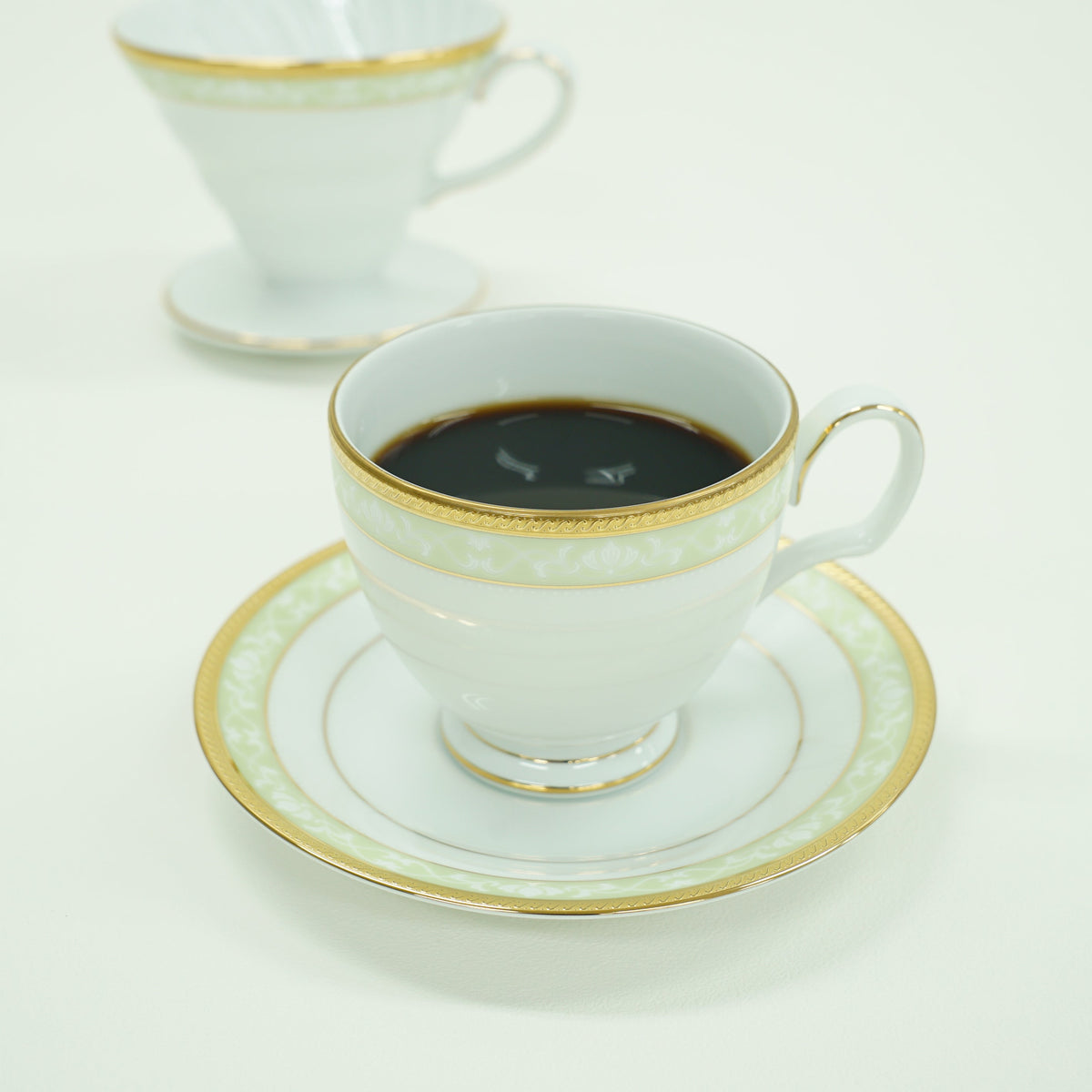 HARIO × Noritake|漢普夏金邊綠色杯碟桌面品飲情境
