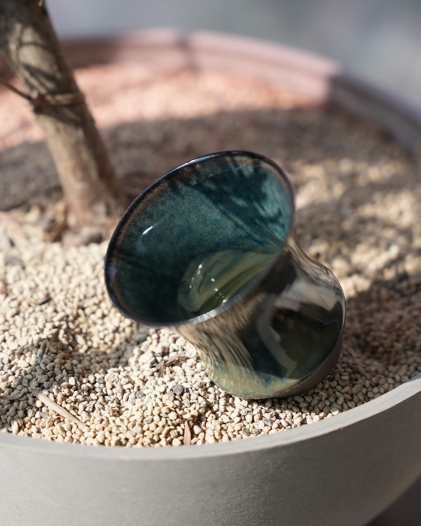 Coffee Stage Sharing Cup M Size 山嵐藍,斜角展示闊口與流線杯身
