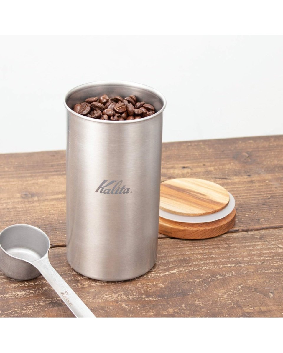 Kalita for Outdoors 550ml 不鏽鋼咖啡罐盛載咖啡豆並配量匙