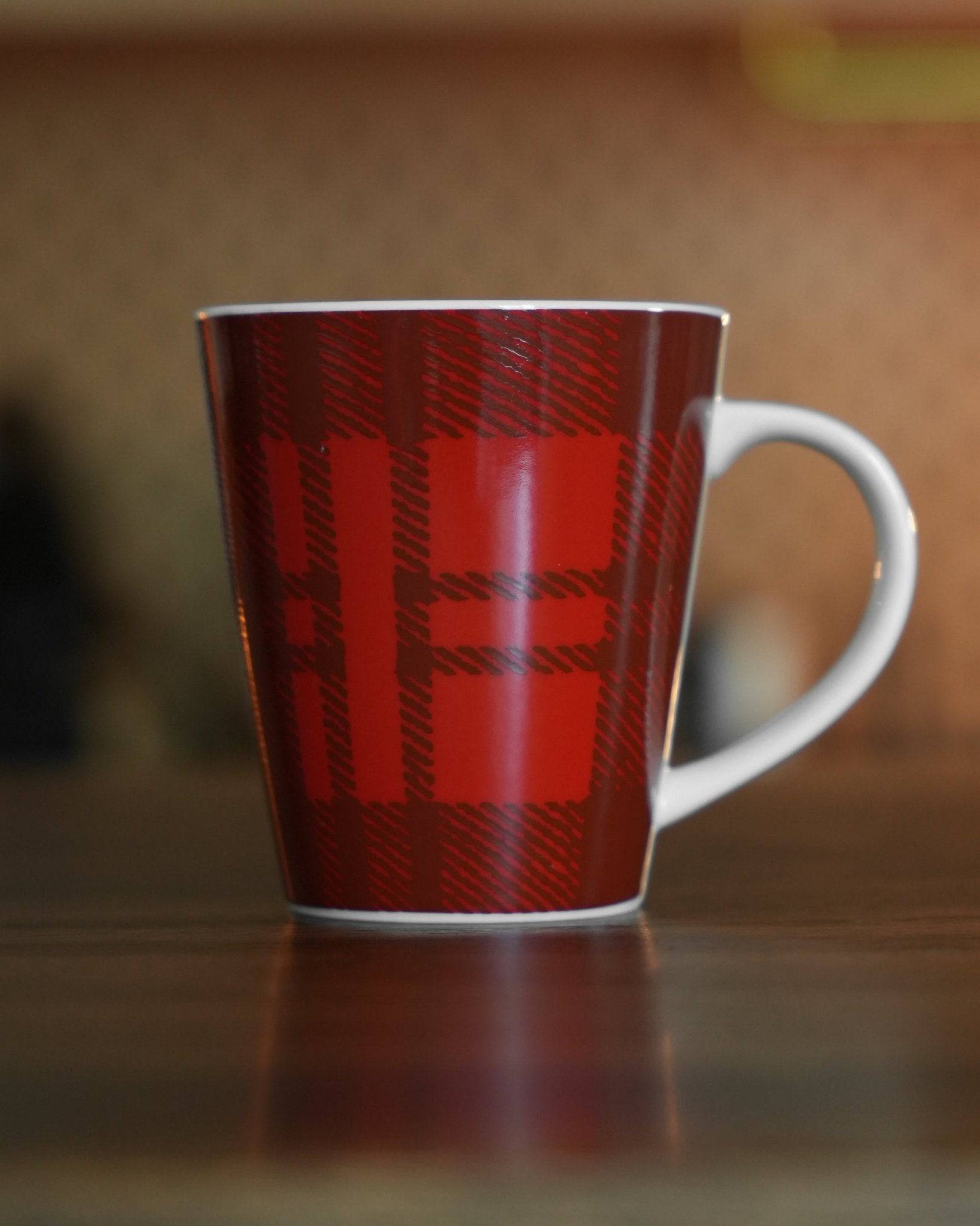 Kalita ceramic mug with red plaid pattern, 300ml capacity, white handle, placed on wooden surface, stylish and retro design for coffee enthusiasts