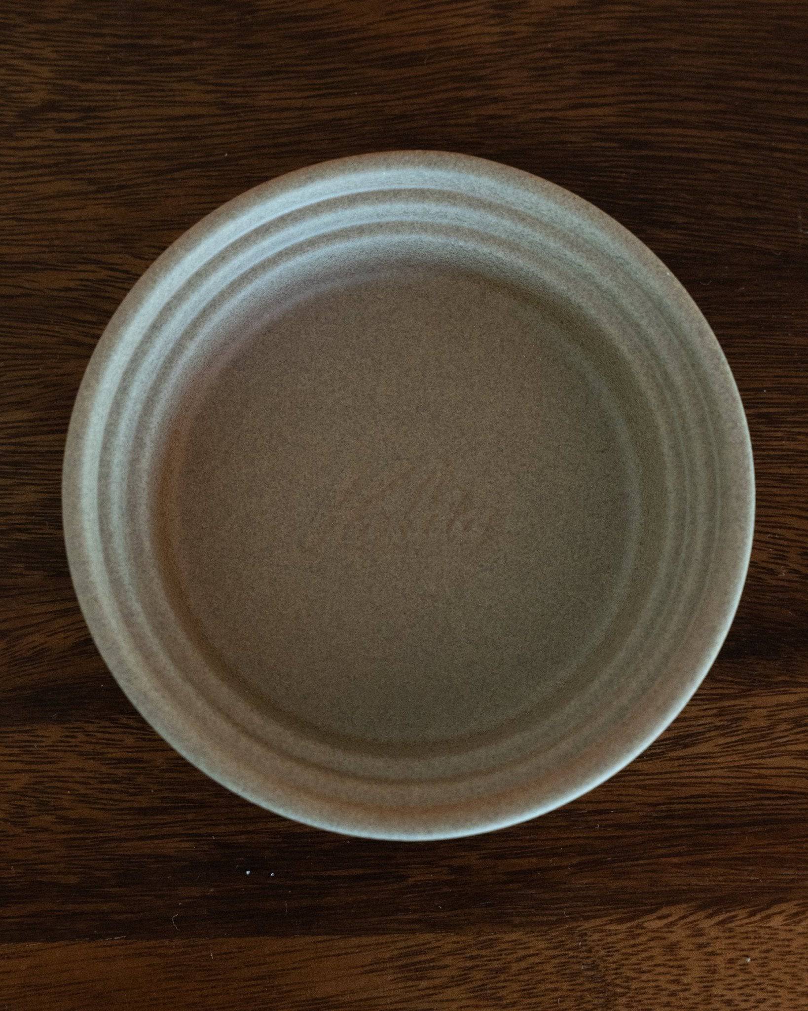 Kalita & HASAMI sandstone coffee dripper tray, featuring traditional Hasami-yaki craftsmanship. Circular design with raised center ring, matte sandy texture, and elegant simplicity. Perfect for Kalita wave drippers and Japanese coffee culture enthusiasts.