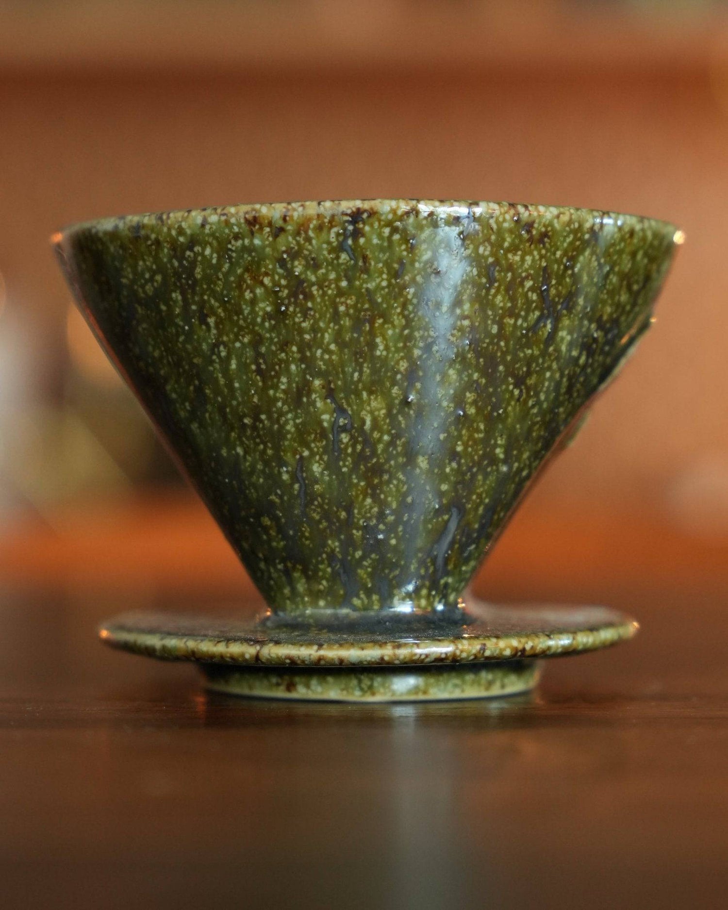Melitta yellow-green ceramic pour-over coffee dripper with unique fan-shaped single hole design, made from high-quality Minoyaki pottery, showcasing traditional Japanese craftsmanship and modern elegance for optimal brewing experience