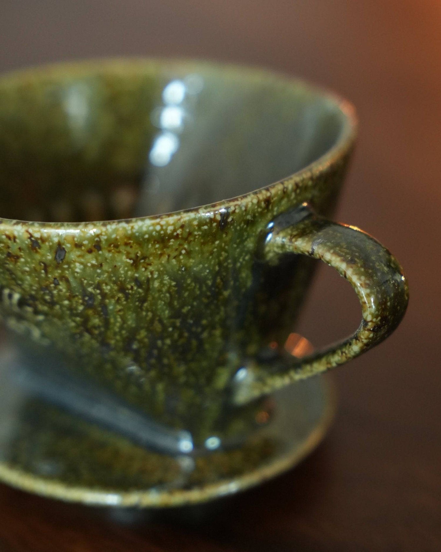 Melitta yellow-green ceramic pour-over coffee dripper with unique fan-shaped single hole design, made from high-quality Minoyaki pottery, showcasing traditional Japanese craftsmanship and modern aesthetics