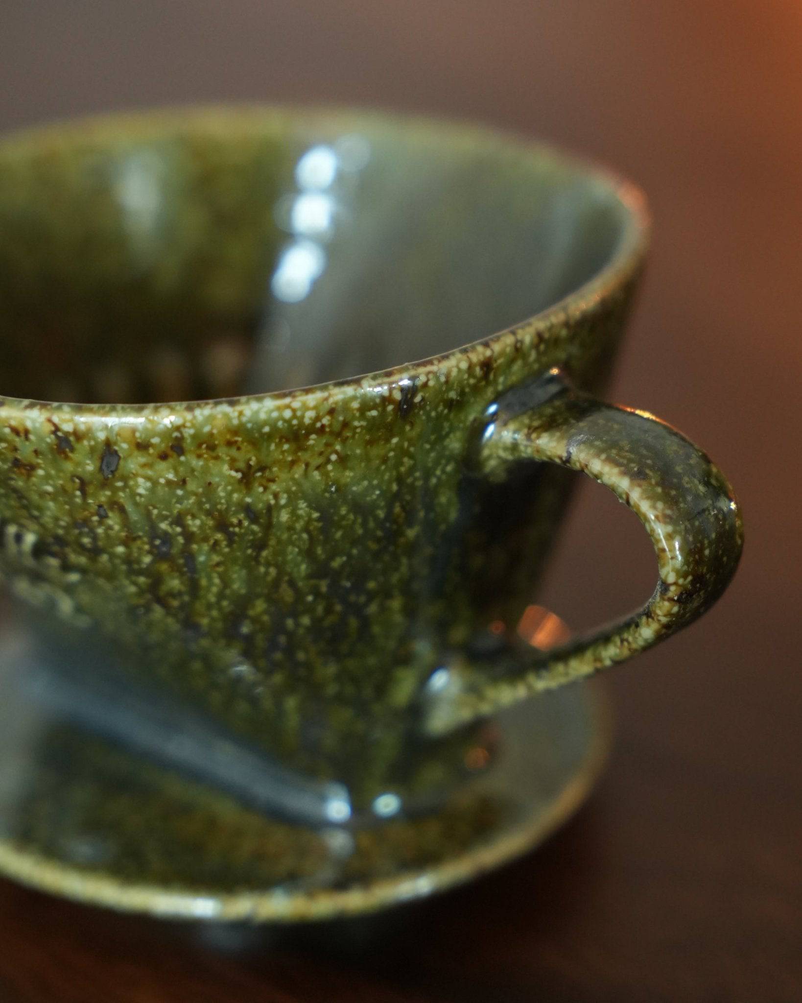 Melitta yellow-green ceramic pour-over coffee dripper with unique fan-shaped single hole design, made from high-quality Minoyaki pottery, showcasing traditional Japanese craftsmanship and modern aesthetics