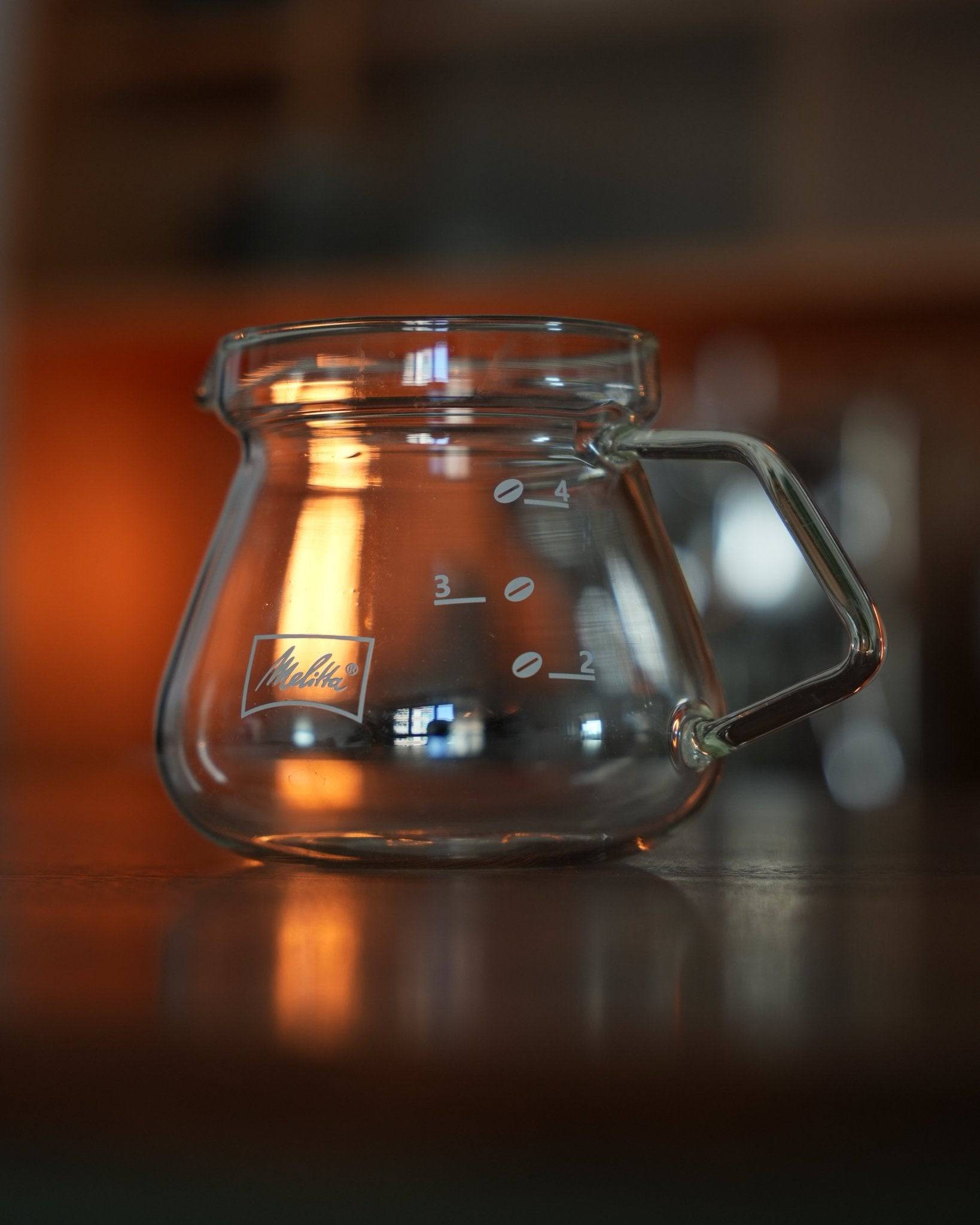 Melitta MJ500S glass coffee server with ergonomic handle and measurement markings, showcasing transparent design and 500ml capacity, ideal for brewing and serving coffee or tea