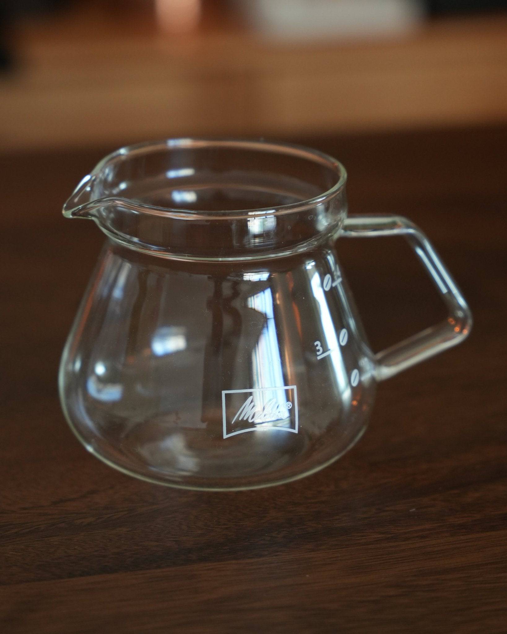 Melitta MJ500S glass coffee pot, 500ml capacity, transparent design with ergonomic handle and precise pouring spout, suitable for coffee and tea brewing, microwave-safe borosilicate glass construction