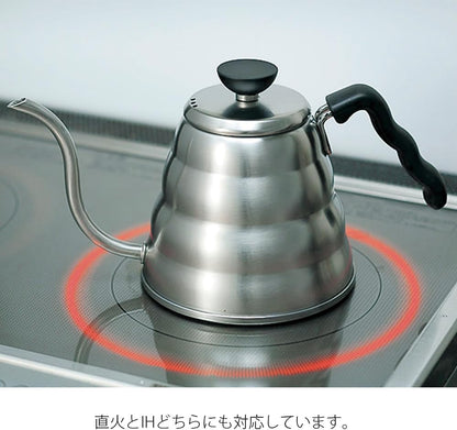 銀色 Buono 800 mL 細口壺置於電磁爐上的示意圖（VKBR-120-HSV・圖 2）
