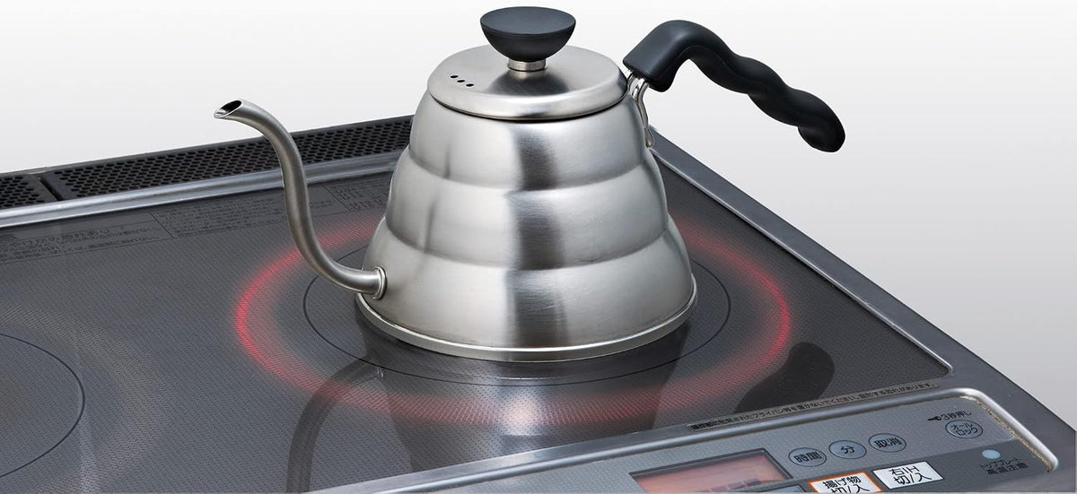銀色 Buono 600 mL 細口壺放在電磁爐上（VKBR-100-HSV・圖 4）