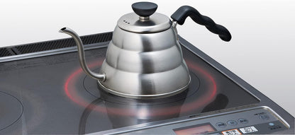 銀色 Buono 600 mL 細口壺放在電磁爐上（VKBR-100-HSV・圖 4）