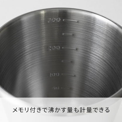 Outdoor 金屬杯內側的 100、200、300 mL 刻度近照（O-VSM-30-HSV・圖 5）