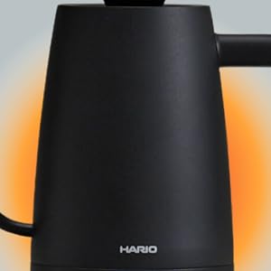 HARIO Lyra 黑色機身保溫功能示意