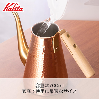 Kalita Drip Pot Slim 700CUW 开盖注水示范，展示侧把手和铜壶内部