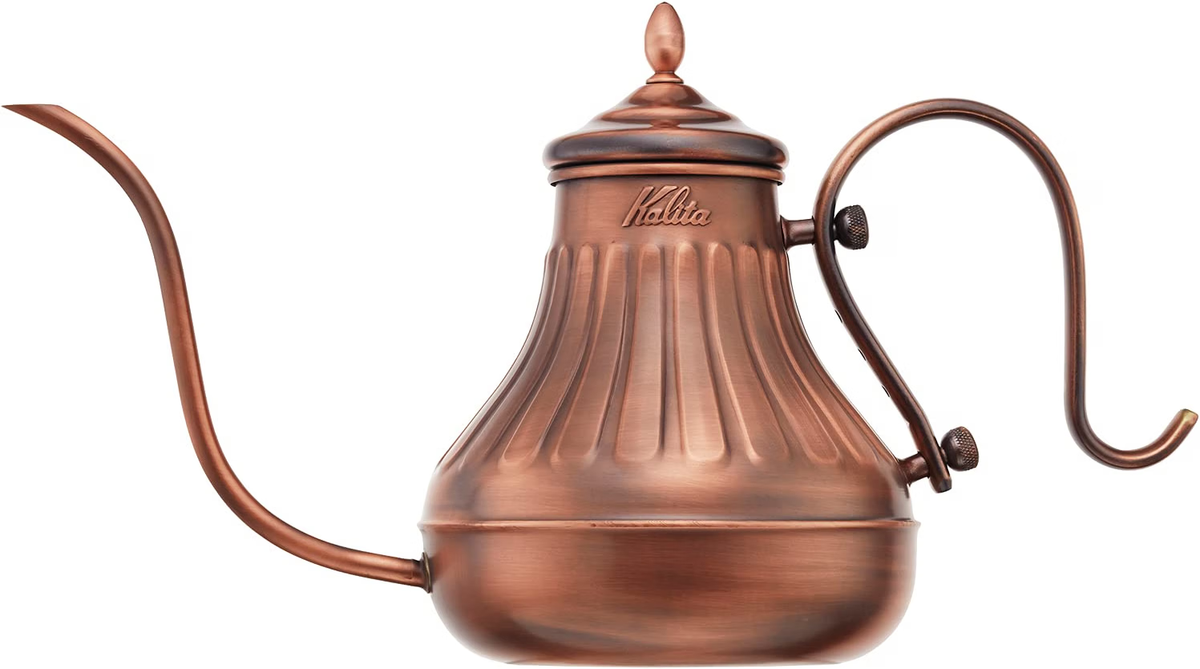 Kalita Cu Kettle 900 銅製手沖壺正面，配彎曲把手與細長壺嘴