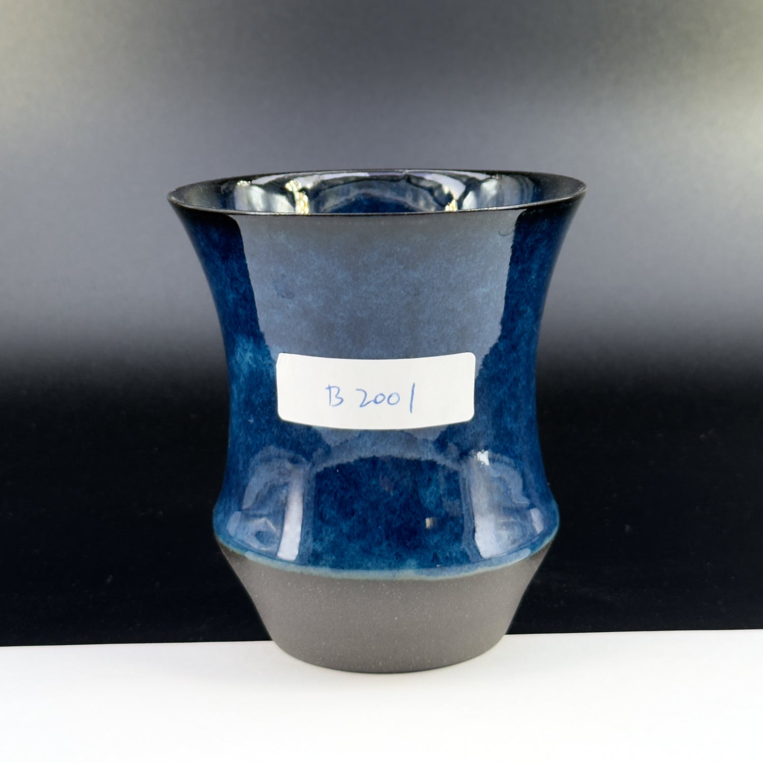 B2001 - Sharing Cup M Size - Drinkable Archive｜可飲用留存品