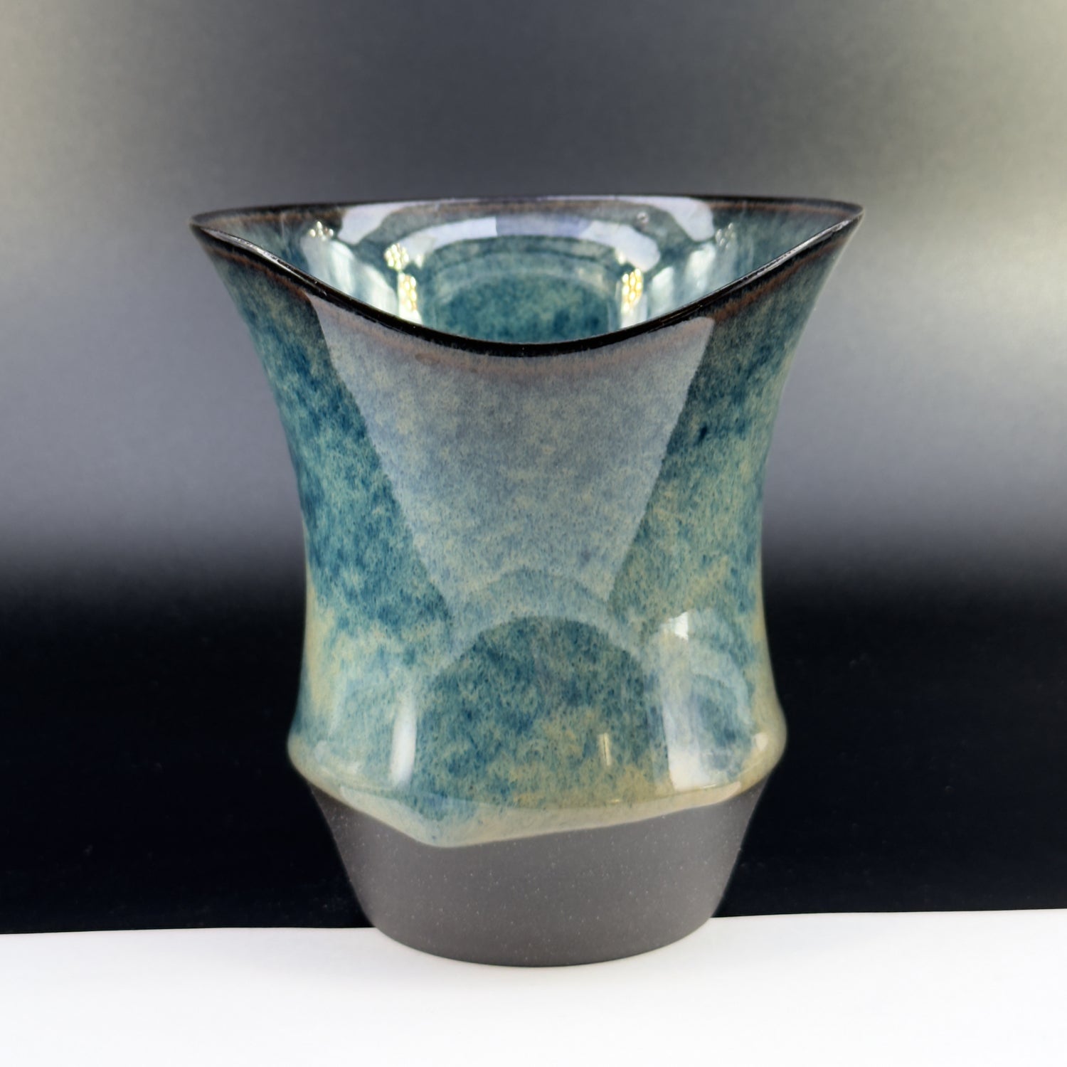 B4001 - Sharing Cup Alpha Size - Drinkable Archive｜可飲用留存品