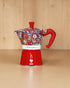 Bialetti x Dolce & Gabbana Sicilian Cart 3杯摩卡壺置於暖木咖啡空間的修正版封面圖