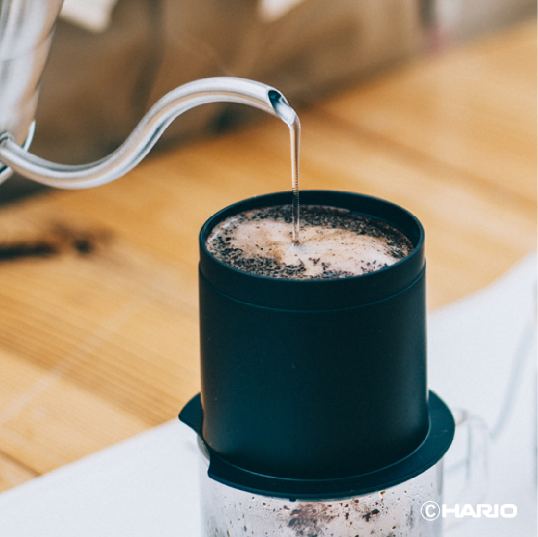 HARIO Cafeor 金屬濾網咖啡濾杯沖煮情境三