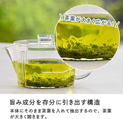 綠茶急須與茶葉舒展的放大畫面