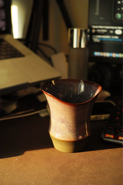 Coffee Stage Sharing Cup Alpha Size 暮山紫，正面展示完整杯身與凹入式杯口