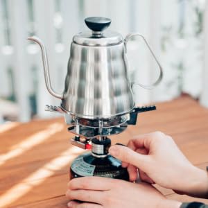 HARIO V60 Outdoor 細口壺在戶外爐具上加熱的使用示範