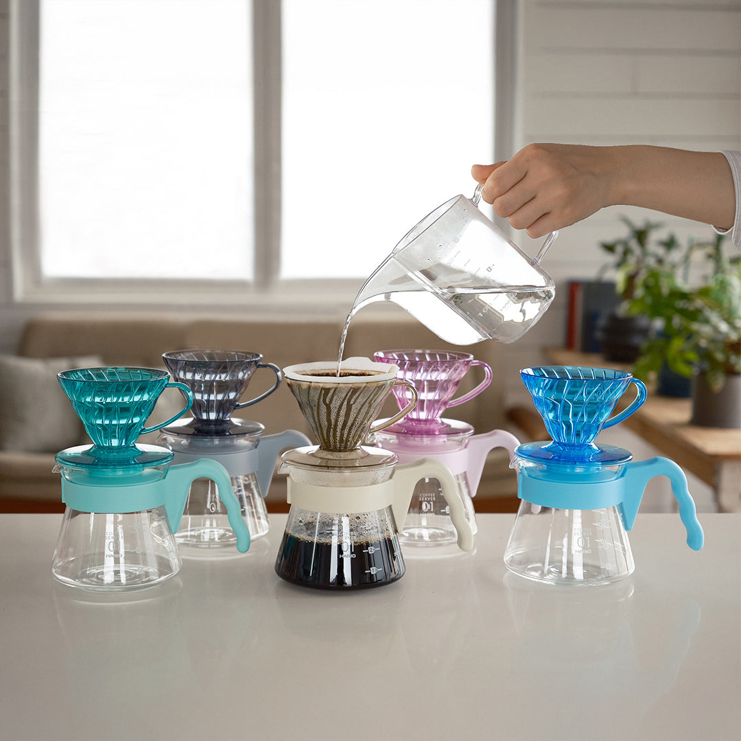 HARIO V60 Drip Kettle Air 正向 Color Brew 咖啡濾杯注水；畫面展示五種系列配色