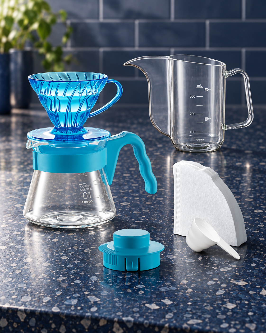 HARIO V60 Color Brew Blue Hour 手沖套裝連 Drip Kettle Air 置於深藍咖啡檯面