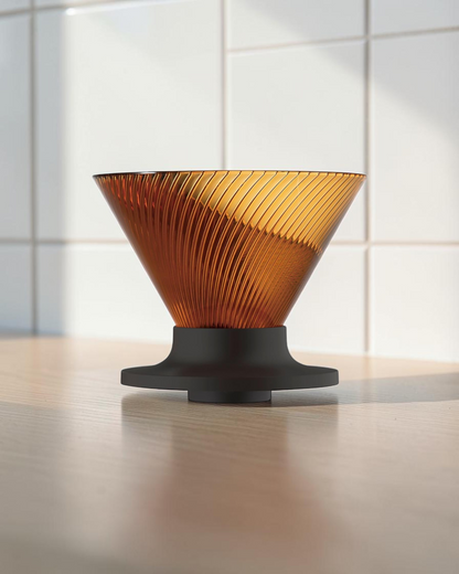 HARIO V60 NEO 02 琥珀色手沖咖啡濾杯置於日式咖啡沖煮檯面的封面候選圖