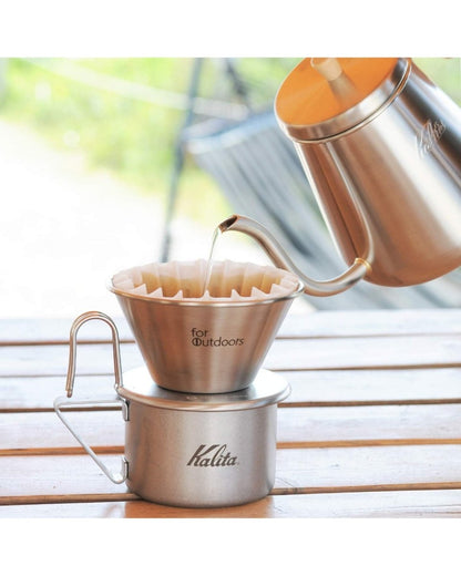 Kalita for Outdoors WDS-185K 濾杯架在 370ml 不鏽鋼杯上進行手沖咖啡