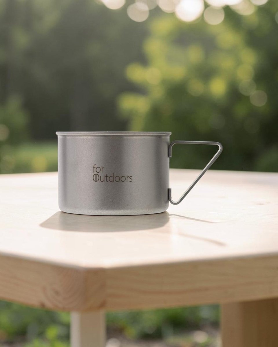 Kalita for Outdoors 370ml 不鏽鋼咖啡杯置於戶外木桌