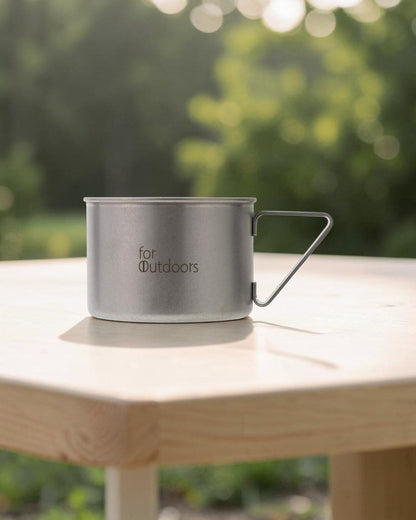 Kalita for Outdoors 370ml 不鏽鋼咖啡杯置於戶外木桌