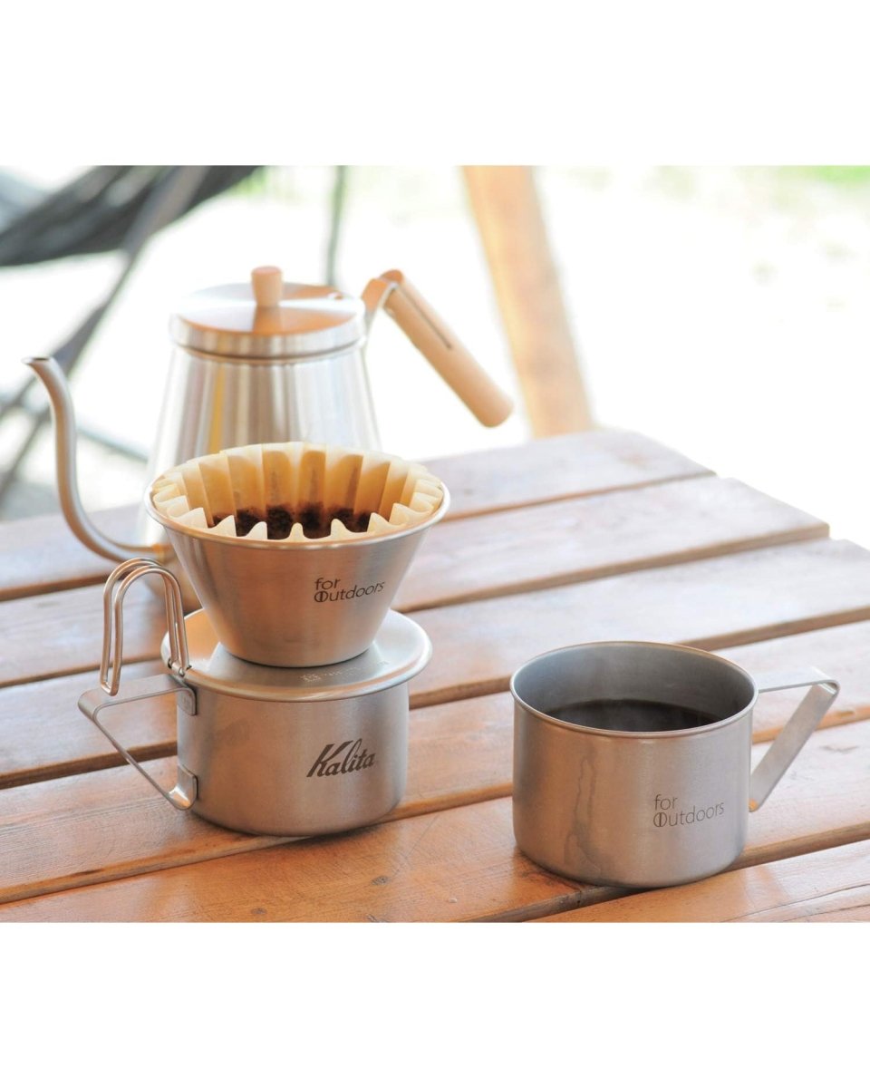 Kalita for Outdoors 370ml 不鏽鋼杯與同系列濾杯的戶外沖煮場景
