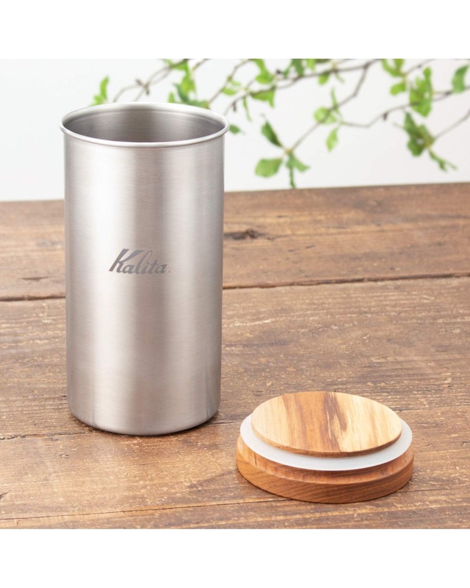 Kalita for Outdoors 550ml 不鏽鋼咖啡罐打開木蓋後的罐身