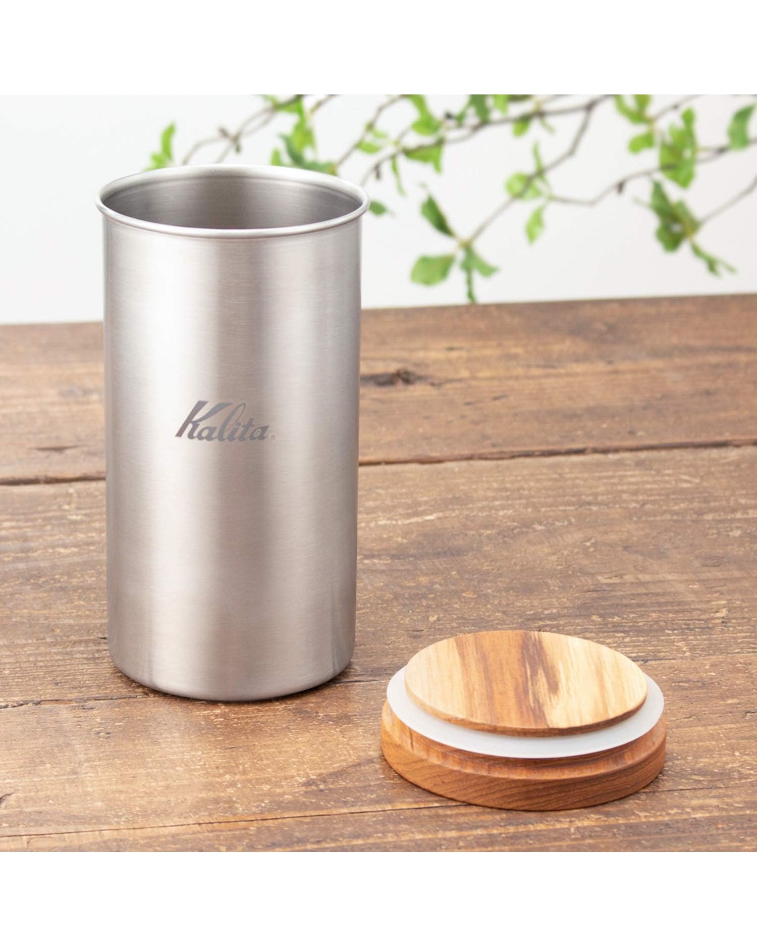 Kalita for Outdoors 550ml 不鏽鋼咖啡罐打開木蓋後的罐身