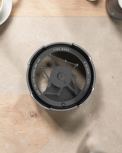 TIMEMORE 泰摩 Autospin 旋影電動針式佈粉器 58mm－銀色俯視旋轉機構