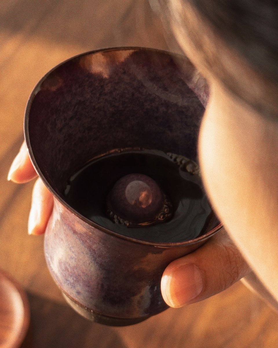 Overhead view inside Beta, showing the recessed rim and the central aroma column formed integrally with the cup